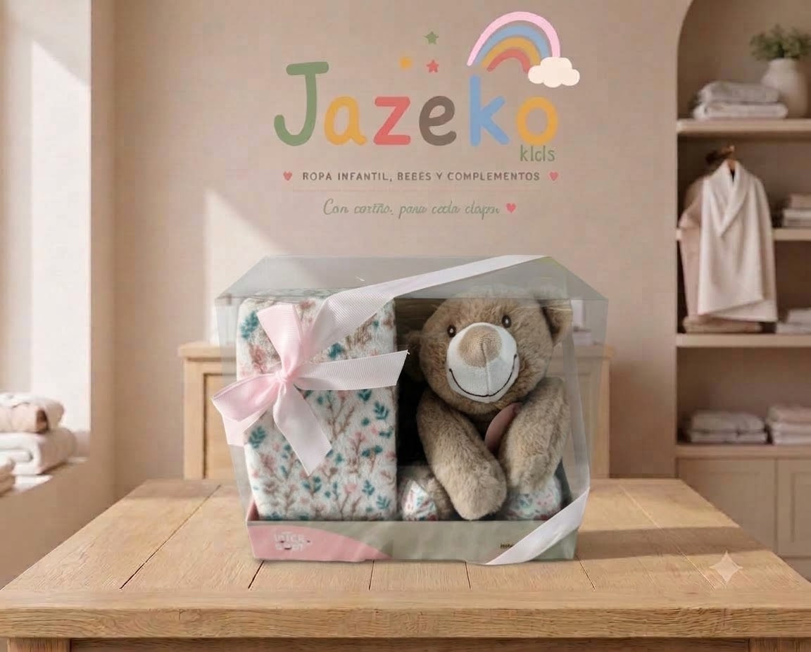 Set de regalo con peluche de osito y mantita estampada con flores en caja